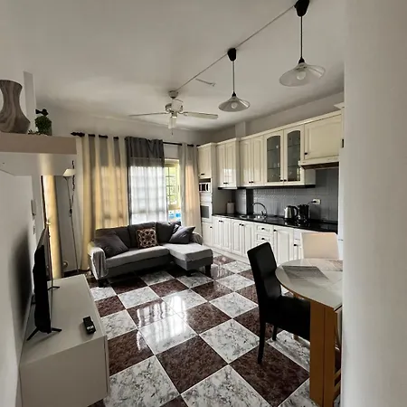 Lägenhet Cosy Near The Ocean